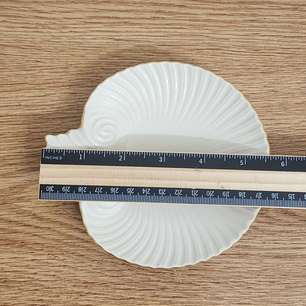Lenox scalloped clam